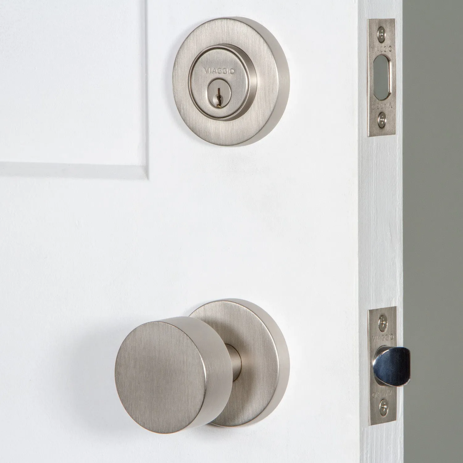 Circolo Rosette Entry Set with Circolo Knob in Satin Nickel