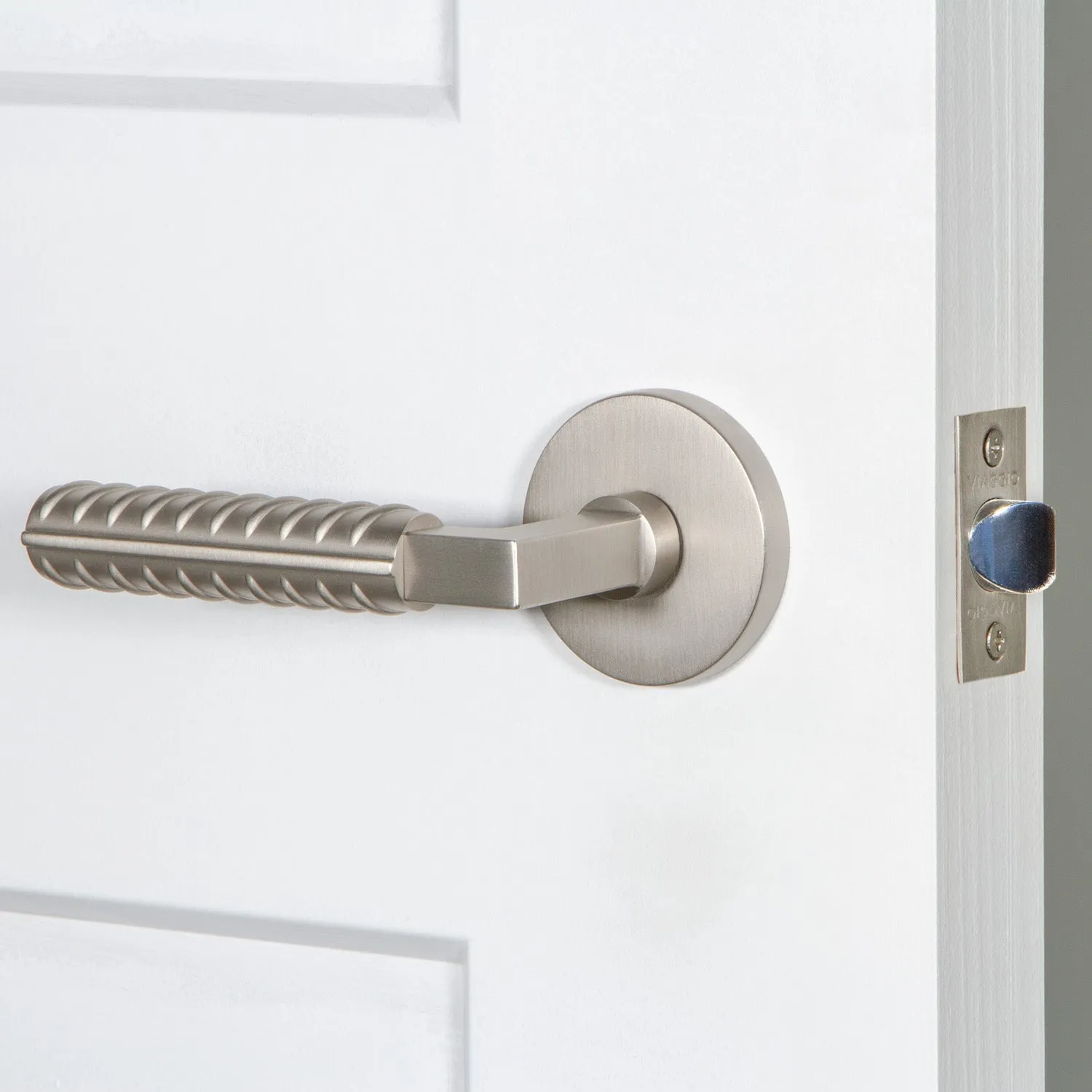 Circolo Rosette with Contempo Rebar Lever in Satin Nickel